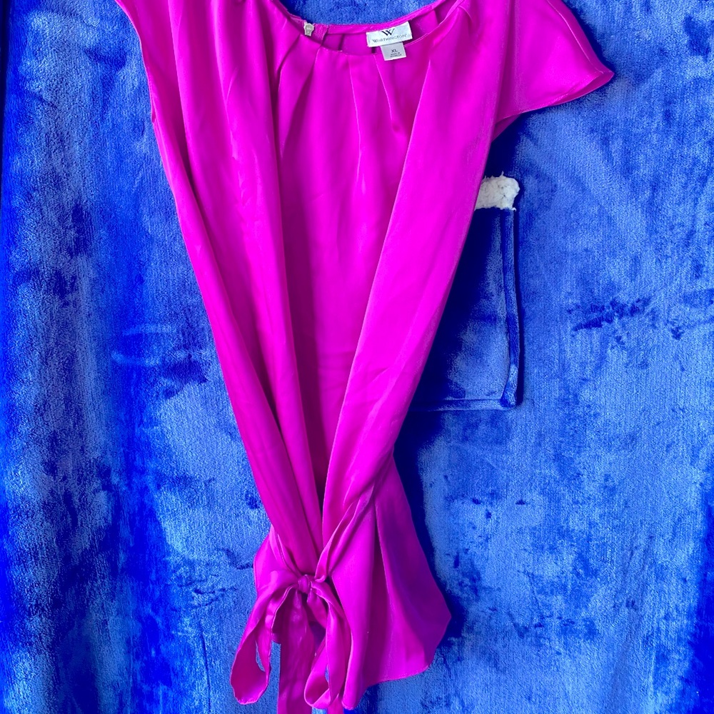 Worthington short sleeved magenta waist tie clip